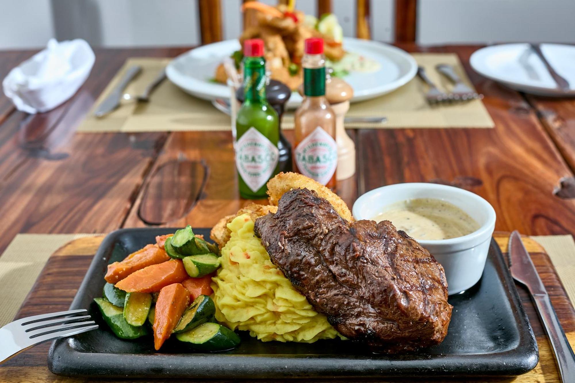 Kalahari Arms Hotel Khemsbok Екстериор снимка
